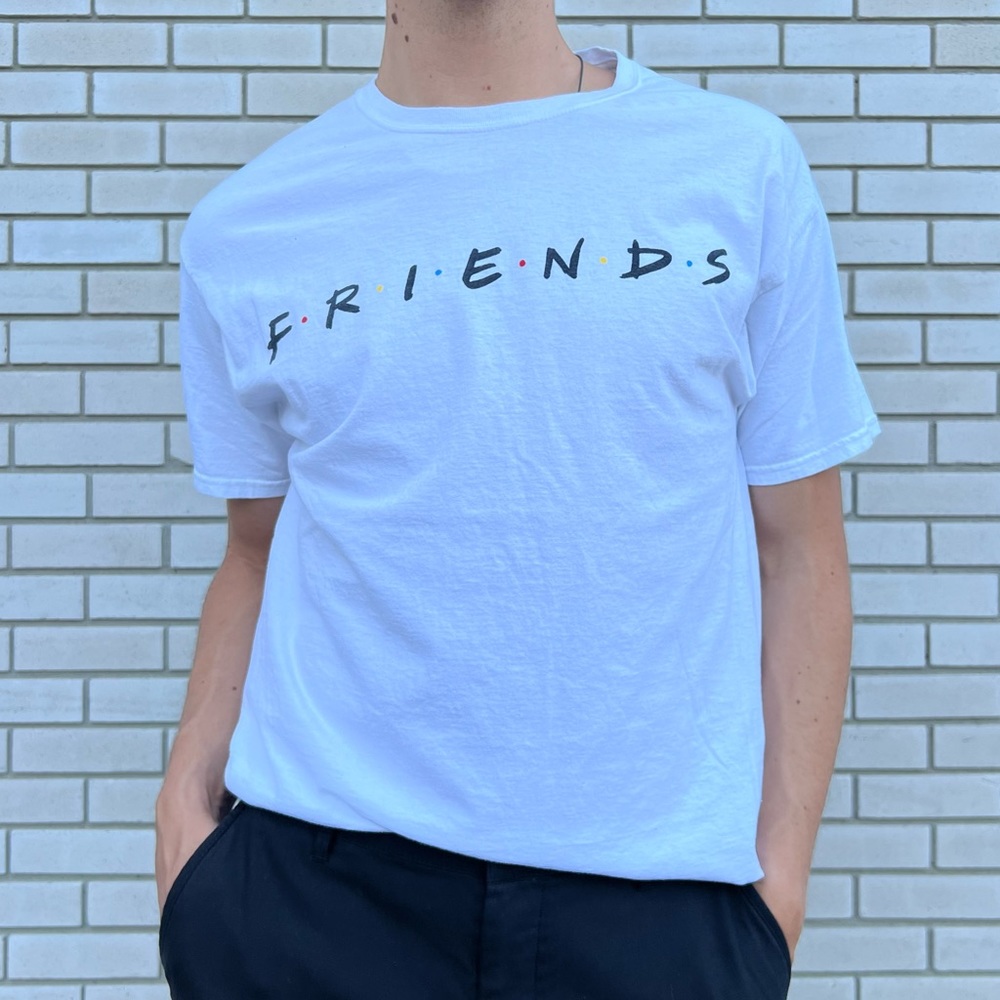 FRIENDS GRAPHIC T-SHIRT
